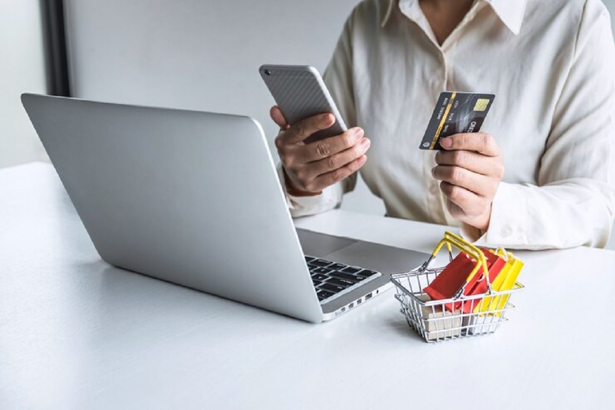 В киберполиции рассказали, как мошенники пользуются темой распродаж